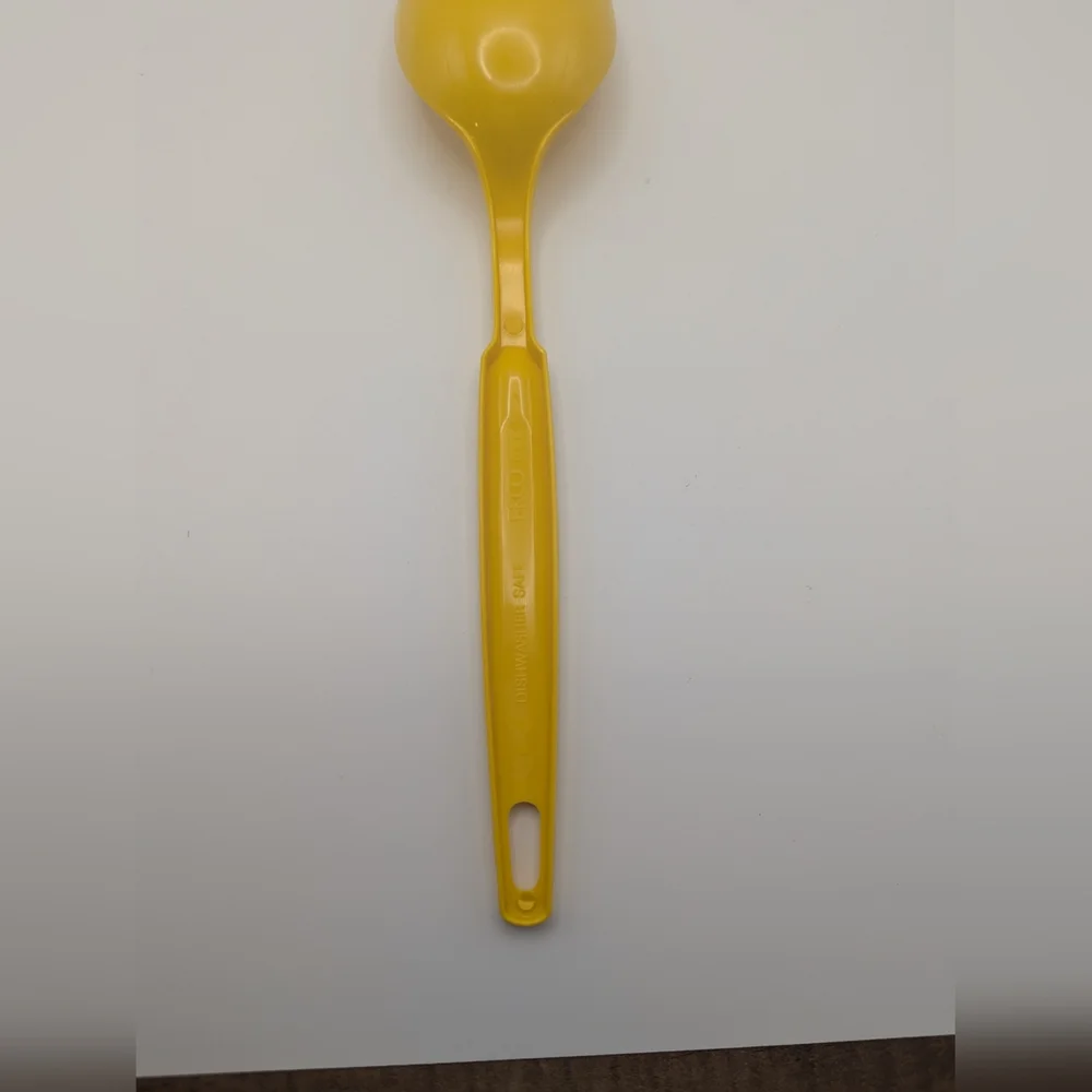 Vintage Ekco Yellow‎ Solid Serving Spoon Made In USA Dishwasher Safe